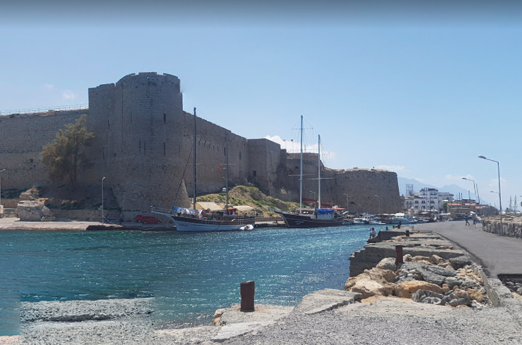 Girne pilis nuo senojo uosto molo